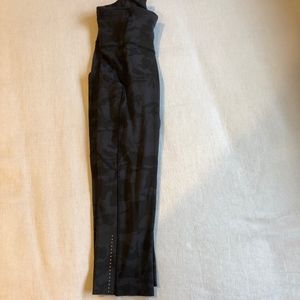 Lululemon cropped camo speed tight